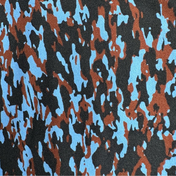 Lululemon Invigorate Tank Cropped Padded Built in Shelf Bra Leopard Camo Size 16 - Picture 3 of 9